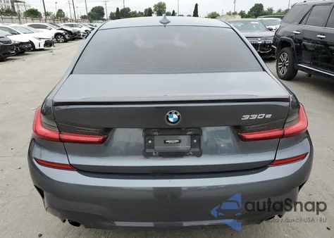2021 BMW 330E z USA, uszkodzony, nr VIN 3MW5P7J06M8C15108